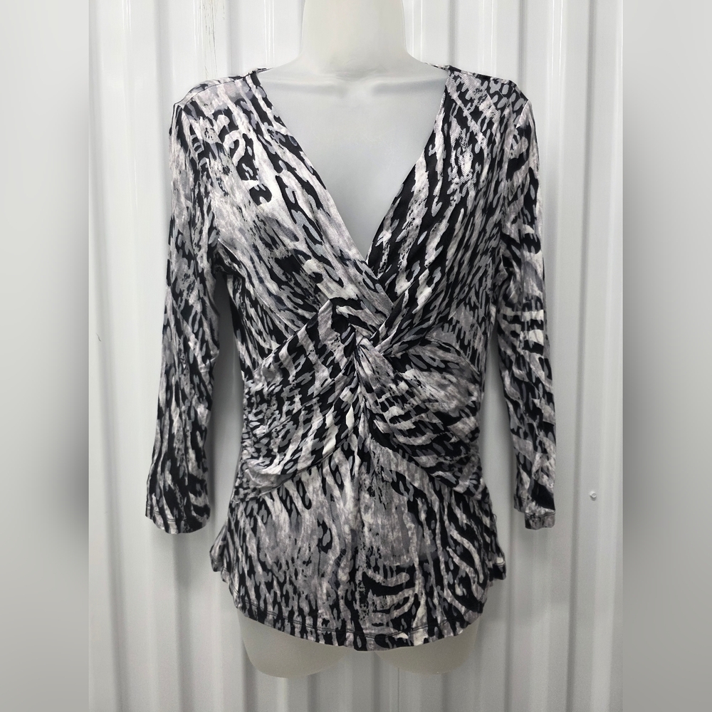 Cable & Gauge Black and White Twist Front Blouse